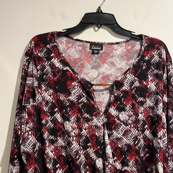 Simply Emma red black gray white reptile print top. Size 2X. - Picture 2 of 6